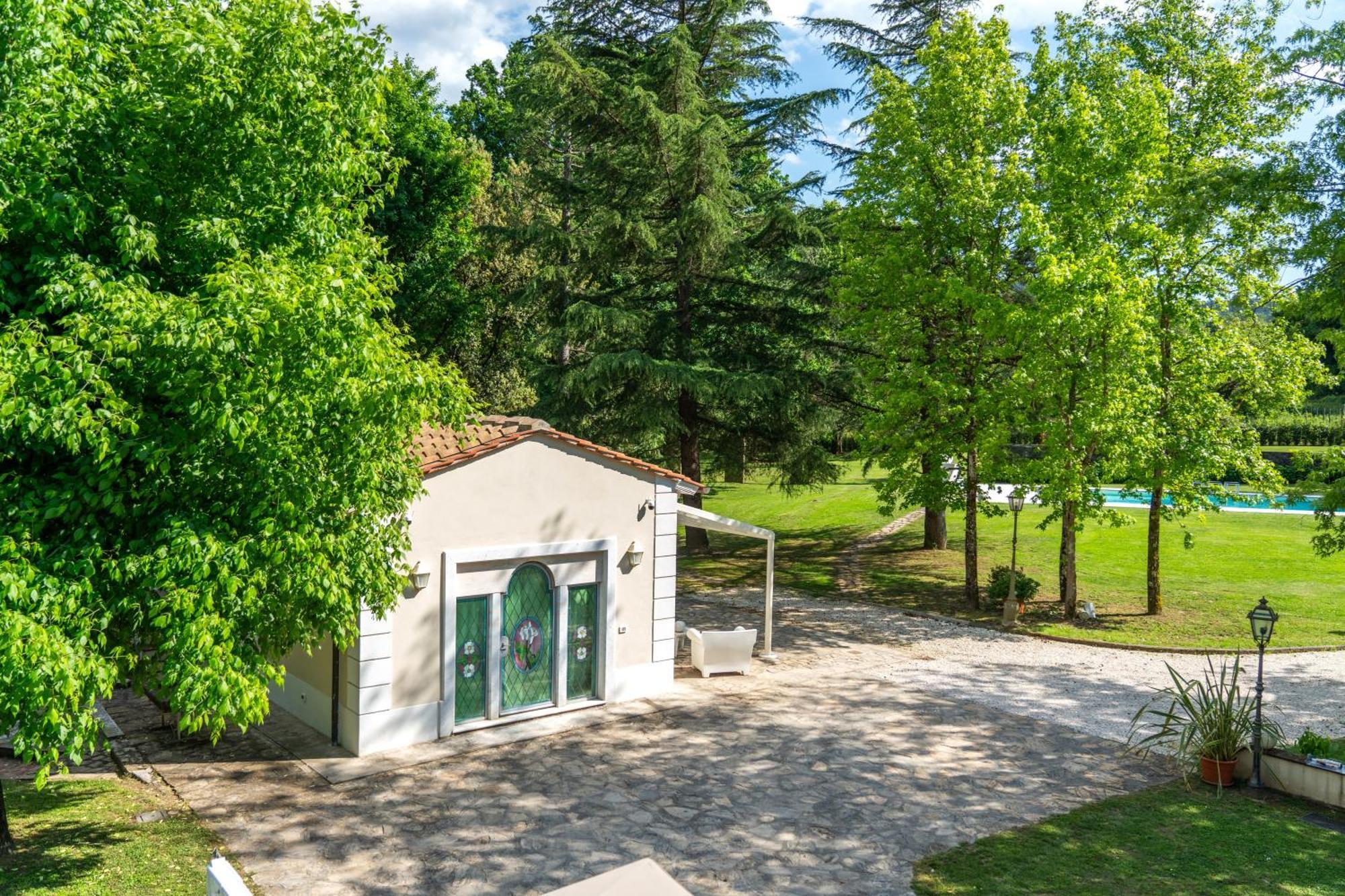 Villa Vittoria - Lusso Con Piscina, Tennis, Jacuzzi E Palestra Λούκα Εξωτερικό φωτογραφία