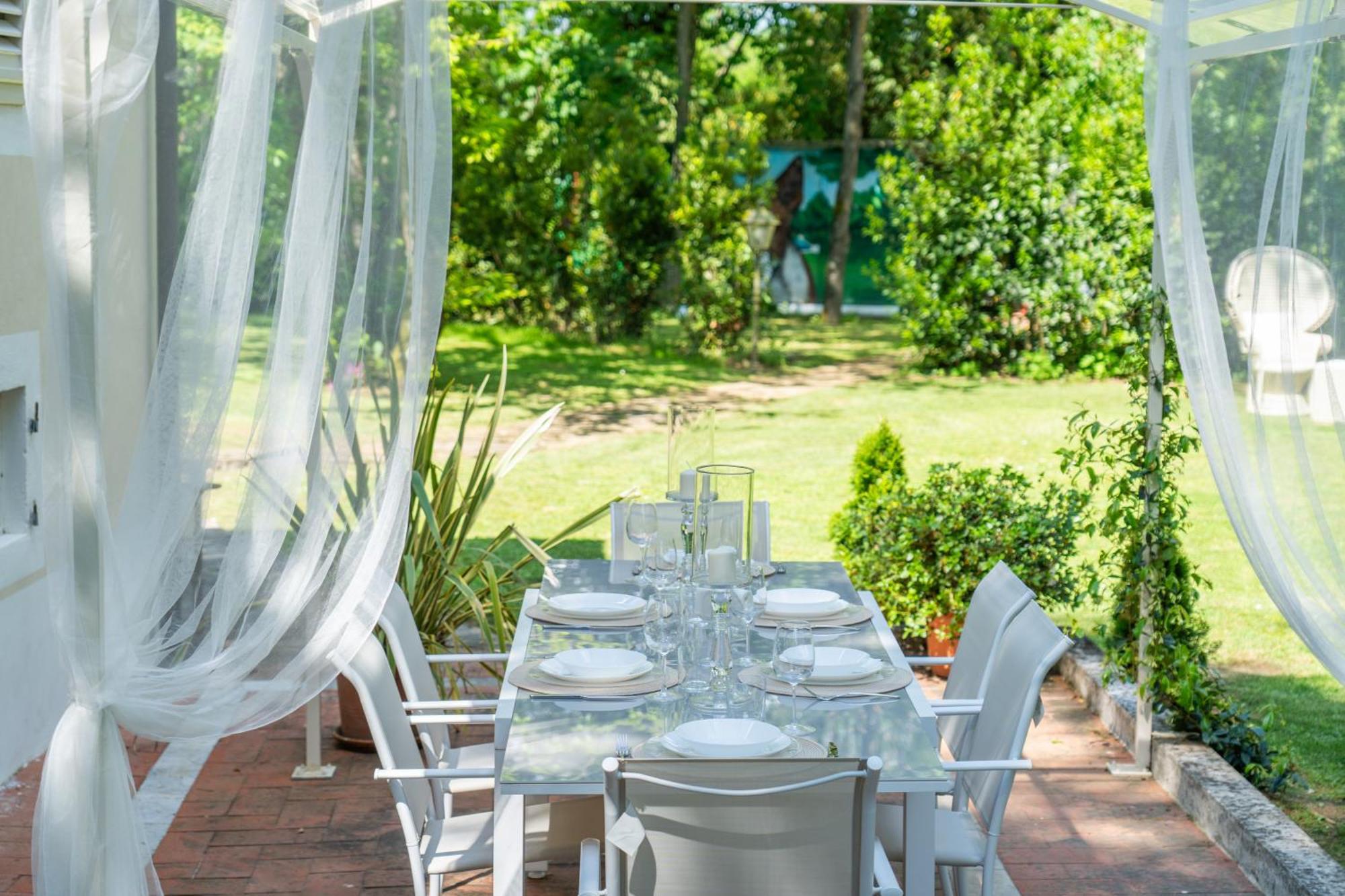 Villa Vittoria - Lusso Con Piscina, Tennis, Jacuzzi E Palestra Λούκα Εξωτερικό φωτογραφία