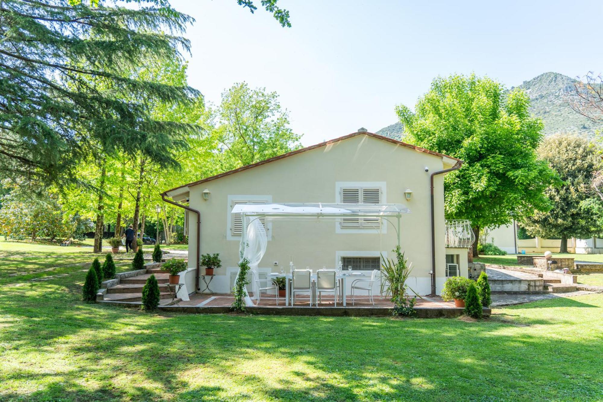 Villa Vittoria - Lusso Con Piscina, Tennis, Jacuzzi E Palestra Λούκα Εξωτερικό φωτογραφία